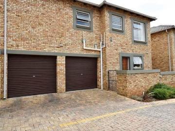 3 Bedroom Townhouse in Wilgeheuwel