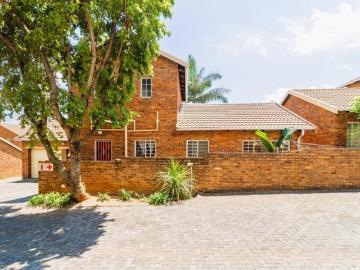 3 Bedroom Townhouse in Wilgeheuwel