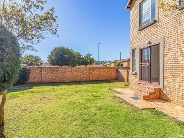 3 Bedroom Townhouse in Wilgeheuwel
