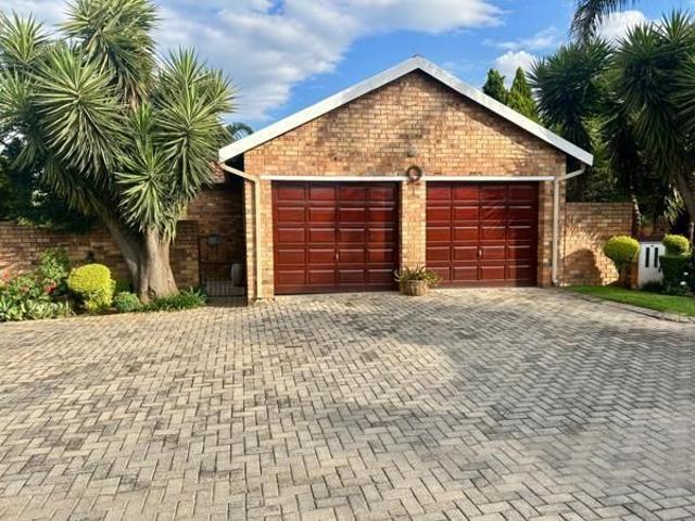 3 Bedroom Townhouse in Willowbrook