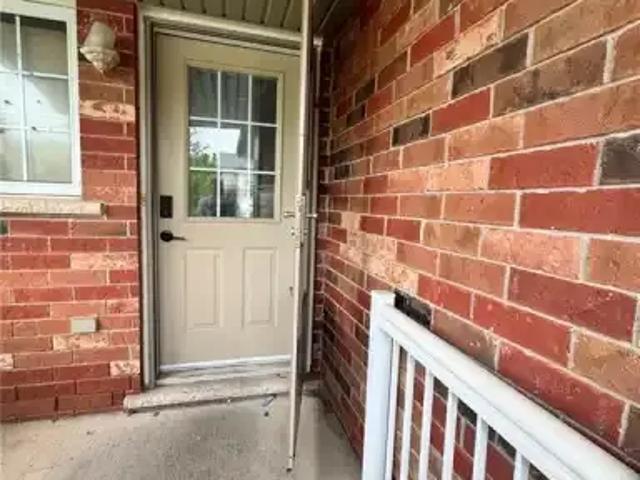 3 Bedroom Townhouse Kitchener ON 104754051