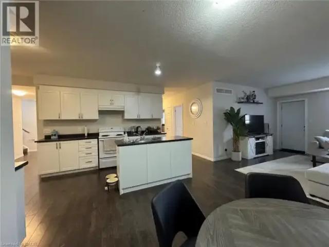 3 Bedroom Townhouse Kitchener ON 105643432