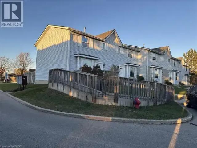 3 Bedroom Townhouse Kitchener ON 105674865