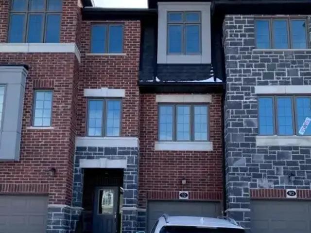 3 Bedroom Townhouse Kitchener ON LS105004767