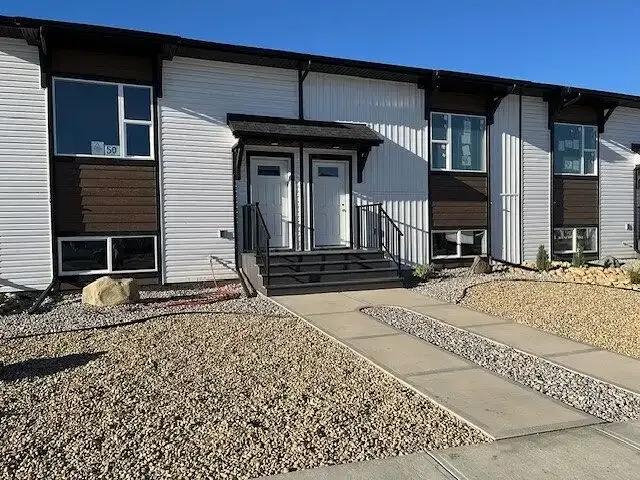 3 Bedroom Townhouse Lacombe AB LS105378423