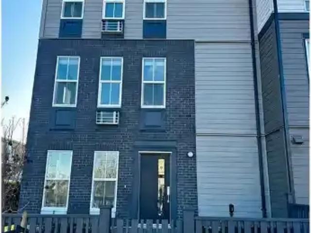 3 Bedroom Townhouse Langley BC 103594479