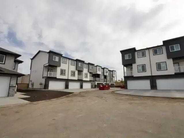 3 Bedroom Townhouse Leduc AB 105087897