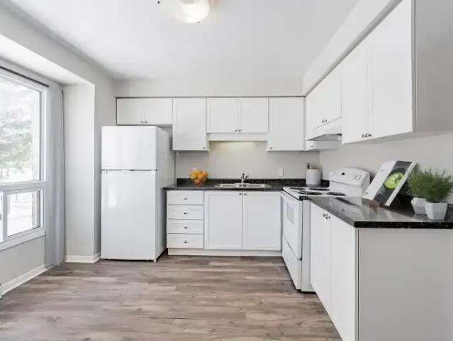 3 Bedroom Townhouse London ON 105248688