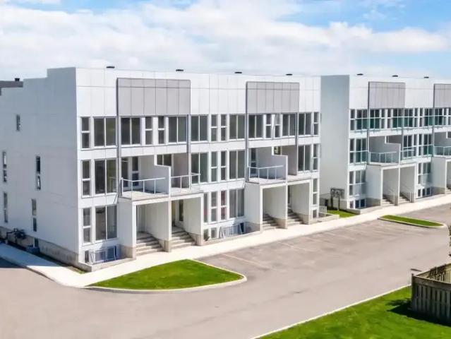 3 Bedroom Townhouse London ON LS105248144
