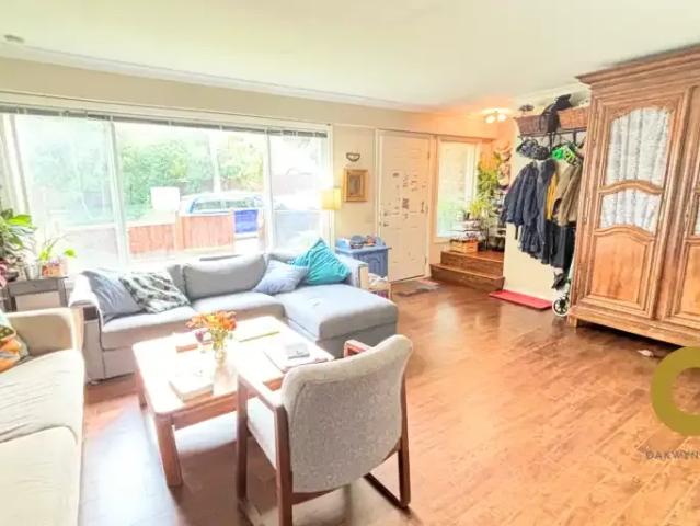 3 Bedroom Townhouse Port Moody BC 105467101