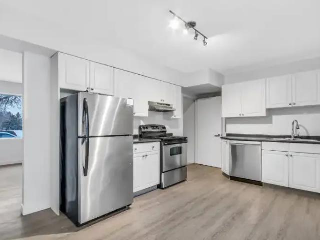 3 Bedroom Townhouse Regina SK 98568630