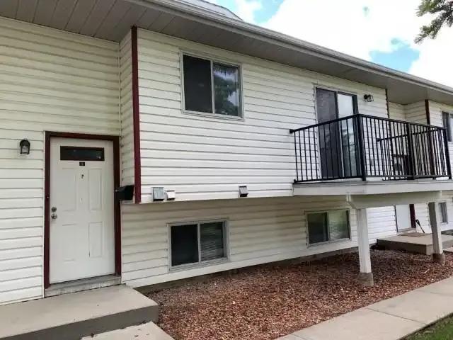 3 Bedroom Townhouse Red Deer AB 104470768