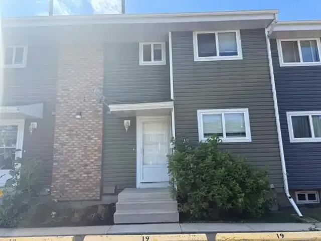 3 Bedroom Townhouse Red Deer AB 104940734