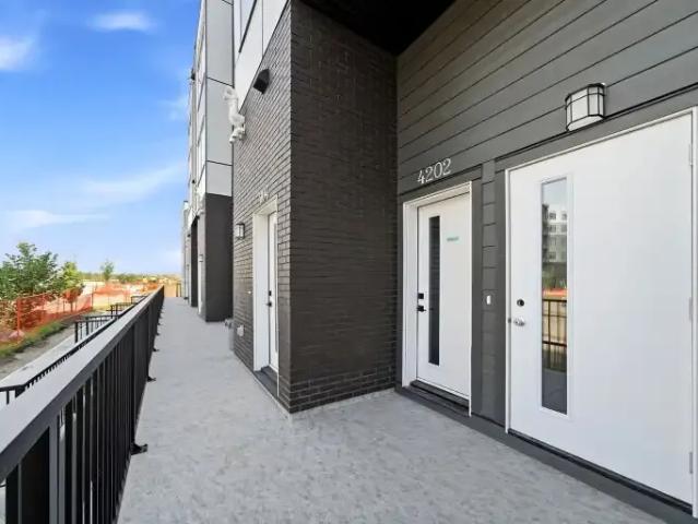 3 Bedroom Townhouse Red Deer AB 105359605