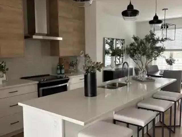 3 Bedroom Townhouse Rocky View AB 104535392