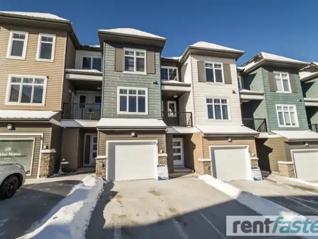 3 Bedroom Townhouse St. Albert AB 97703489