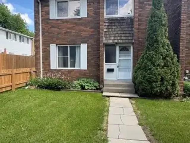 3 Bedroom Townhouse St. Albert AB 103594376