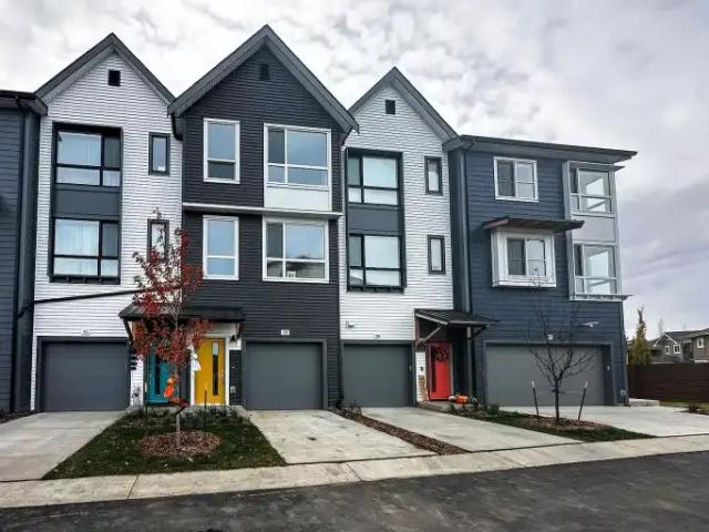 3 Bedroom Townhouse St. Albert AB 104322137