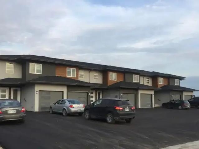 3 Bedroom Townhouse Ste Anne MB 104972042