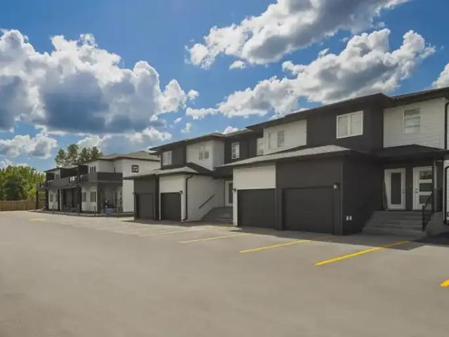 3 Bedroom Townhouse Ste Anne MB 104972178