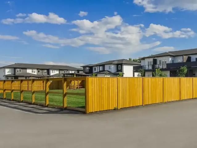 3 Bedroom Townhouse Ste Anne MB 105359562