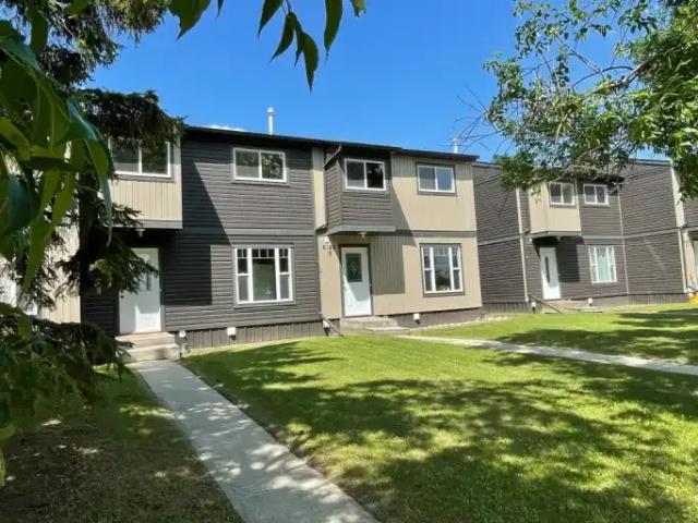 3 Bedroom Townhouse Stettler AB 105754764