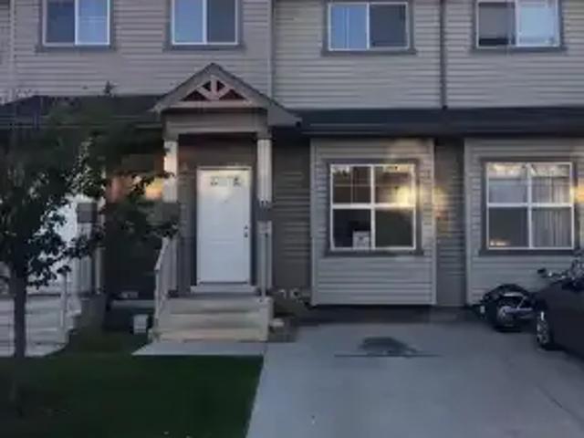 3 Bedroom Townhouse Strathmore AB 105110858