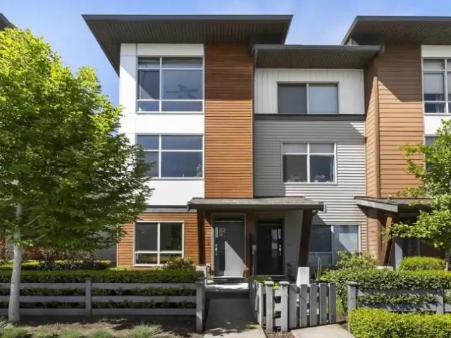 3 Bedroom Townhouse Surrey BC 104824697