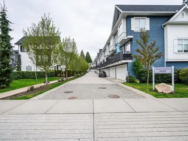 3 Bedroom Townhouse Surrey BC 104864174