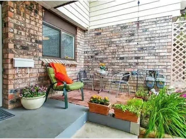 3 Bedroom Townhouse Surrey BC 105004759