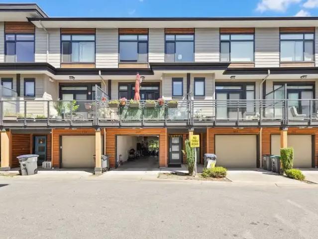 3 Bedroom Townhouse Surrey BC 105378453