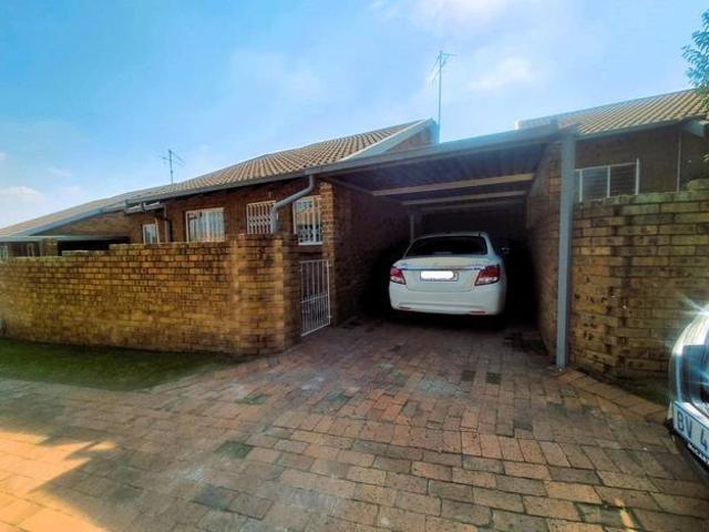 3 Bedroom townhouse sectional to rent in Norkem Park, Kempton Park