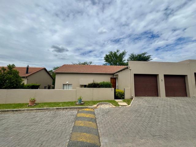 3 Bedroom townhouse sectional to rent in North Riding, Randburg