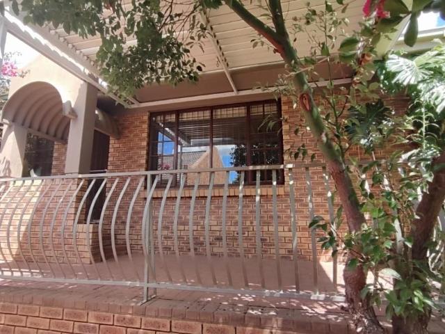 3 Bedroom townhouse sectional to rent in Helicon Heights, Bloemfontein