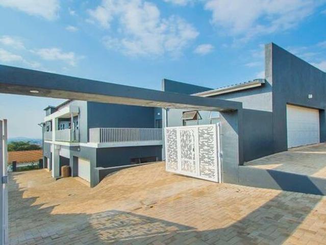 3 Bedroom townhouse sectional to rent in Constantia Kloof, Roodepoort