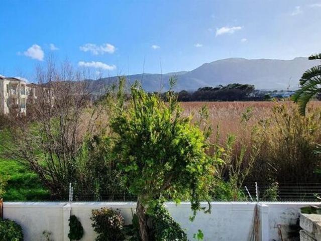 3 Bedroom townhouse sectional to rent in Dreyersdal Estate, Cape Town
