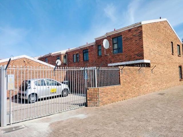 3 Bedroom townhouse sectional to rent in Elfindale, Cape Town