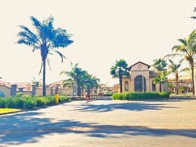 3 Bedroom townhouse sectional to rent in Halfway House Estates, Midrand