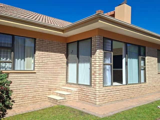 3 Bedroom townhouse sectional to rent in Heather Park, George