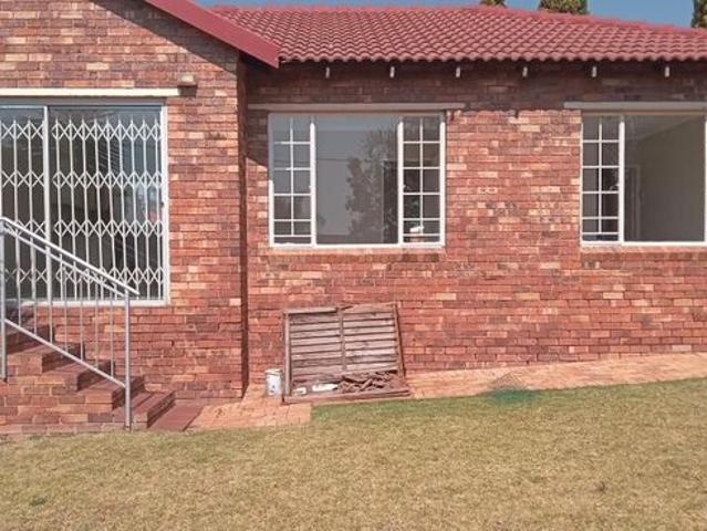 3 Bedroom townhouse sectional to rent in Honeydew Ridge, Roodepoort