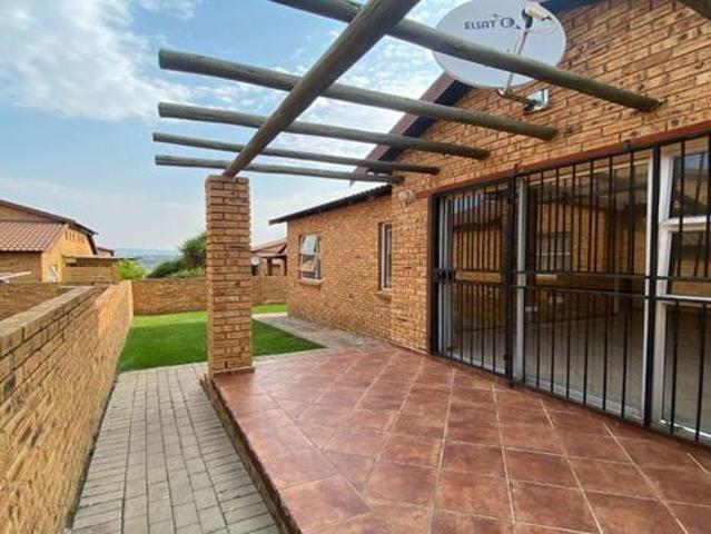 3 Bedroom townhouse sectional to rent in Honeydew, Roodepoort