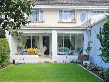 3 Bedroom townhouse sectional to rent in Kenilworth, Cape Town