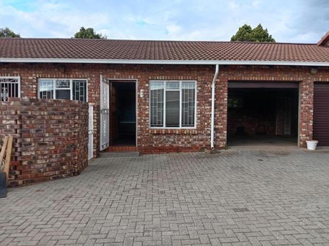 3 Bedroom townhouse sectional to rent in Langenhovenpark, Bloemfontein
