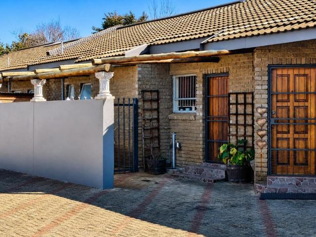 3 Bedroom townhouse sectional to rent in Pellissier, Bloemfontein