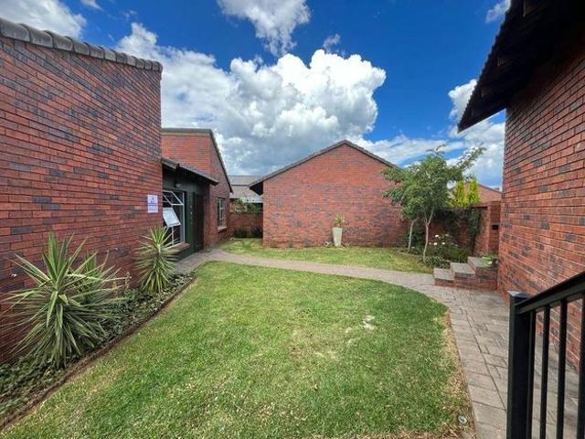 3 Bedroom townhouse sectional to rent in Pentagon Park, Bloemfontein