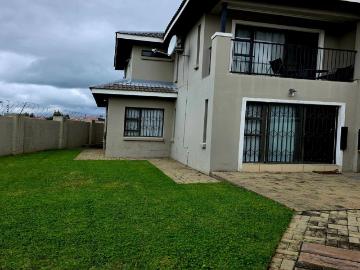 3 Bedroom townhouse sectional to rent in Shellyvale, Bloemfontein
