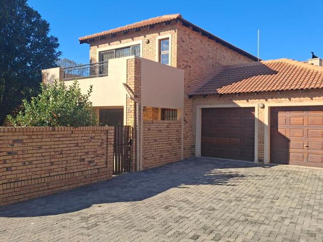 3 Bedroom townhouse sectional to rent in Willow Acres, Pretoria