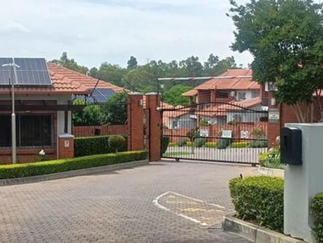 3 Bedroom townhouse sectional to rent in Sonneglans, Randburg
