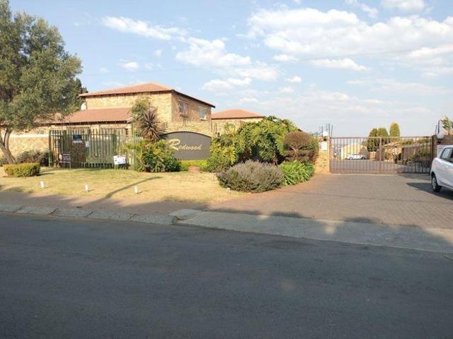3 Bedroom townhouse sectional to rent in Weltevreden Park, Roodepoort
