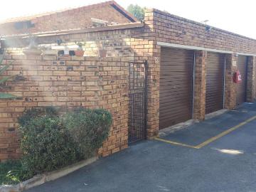 3 Bedroom townhouse sectional to rent in Weltevreden Park, Roodepoort